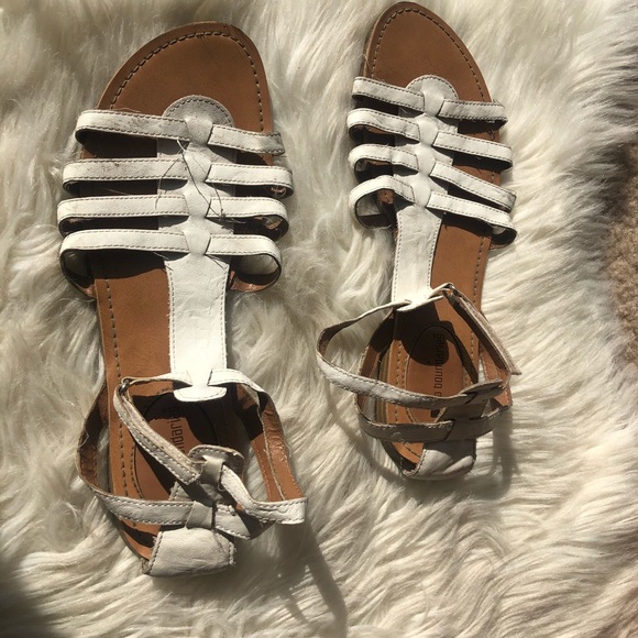 9 pairs of sandals - Picture 11 of 14